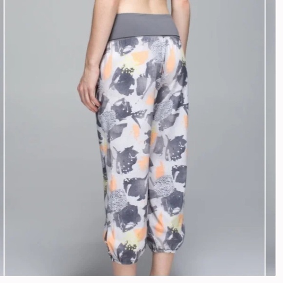 Lululemon Om Pant Mini Art Pop White Multi / Slate 4 - Picture 8 of 8